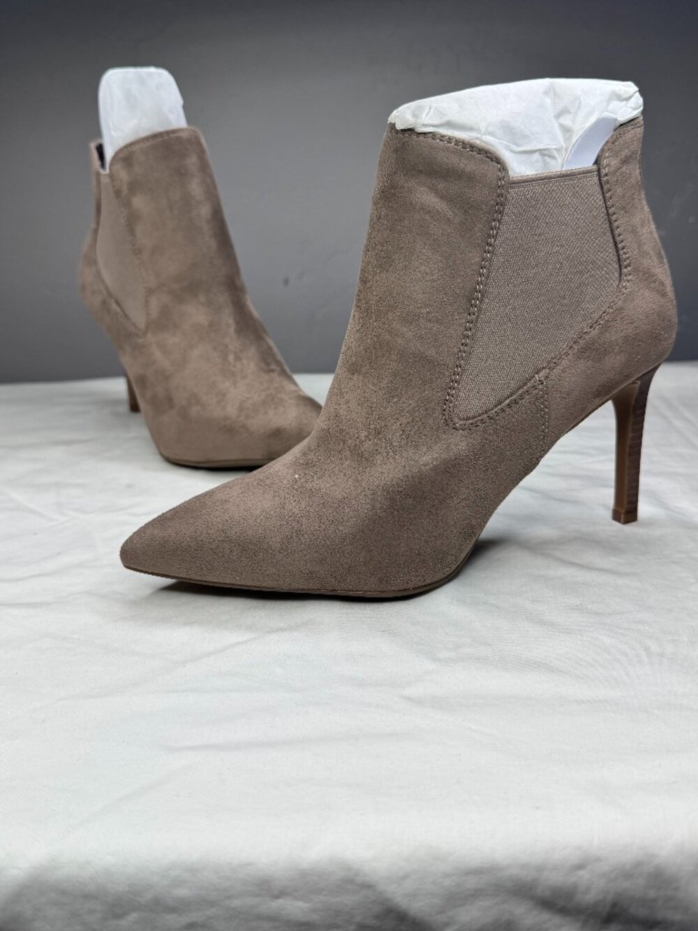 BCBGeneration Getaway Taupe Microsuede Pointed Toe Ankle Booties Women's Size 6